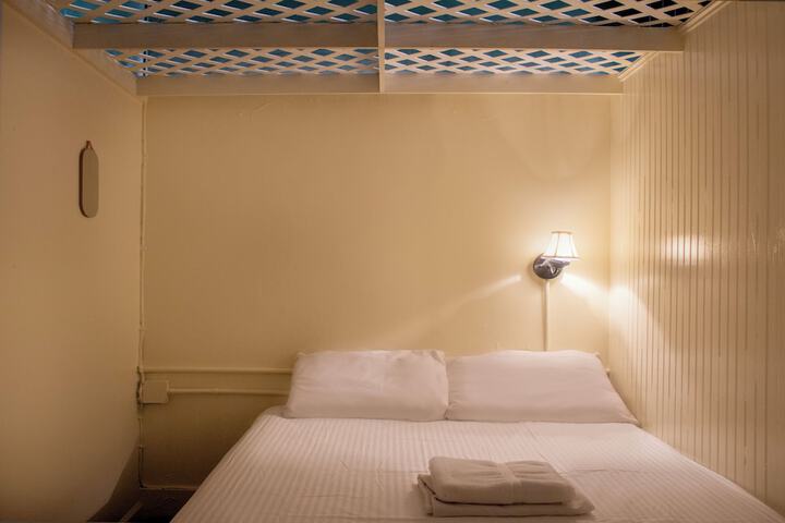 Room 9 of 35