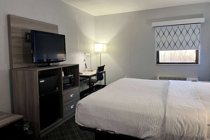 1 King Bed (4 of 22)
