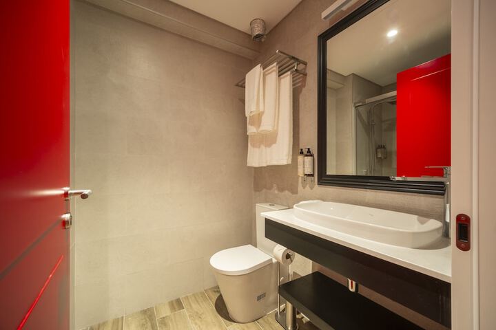 Room 15 of 23