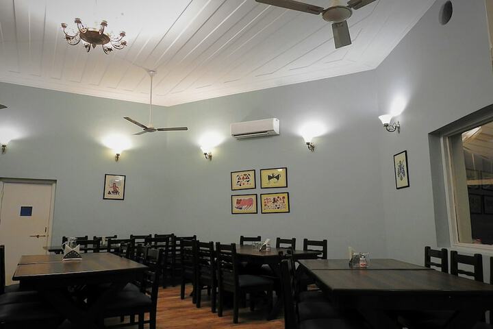 Dining 38 of 60