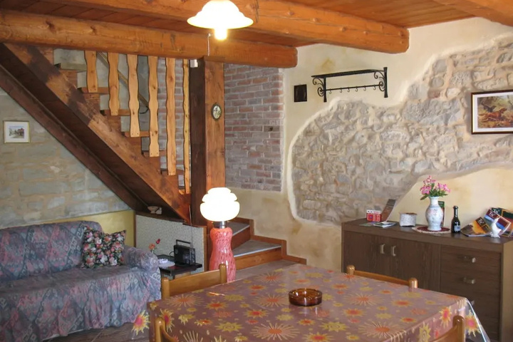 Room 4 of 11