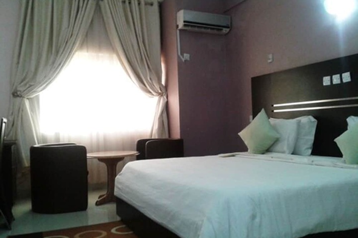 Room 8 of 35