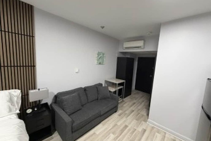 Room 7 of 12