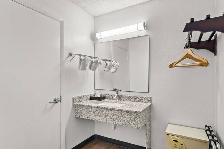 Room 14 of 23