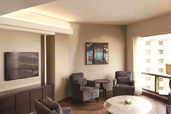 Lounge 79 of 119