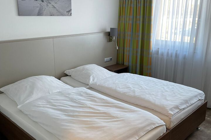 Room 13 of 49
