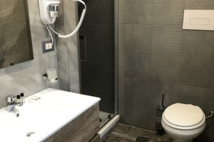 Room 10 of 82