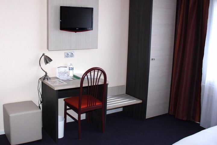 Room 25 of 60