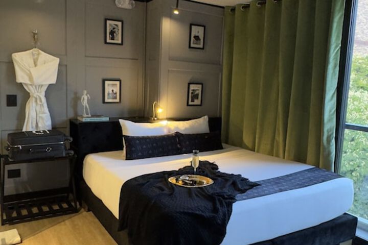 Room 53 of 99