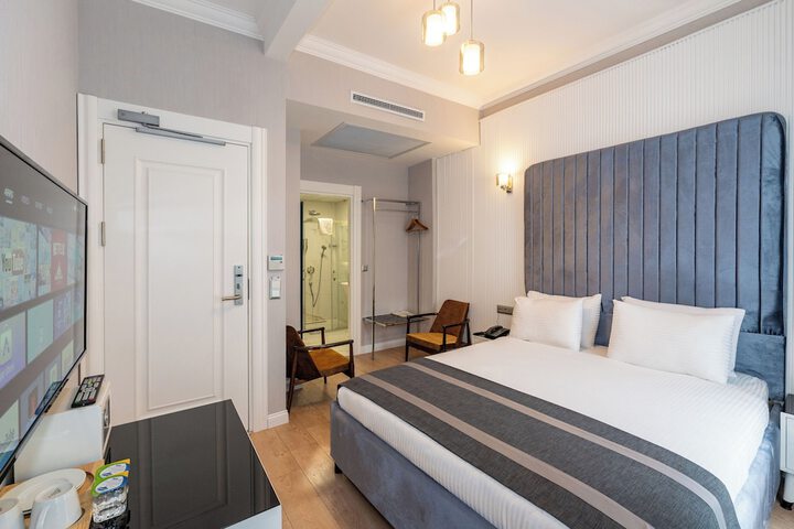 Room 33 of 71