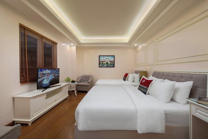 Room 6 of 94