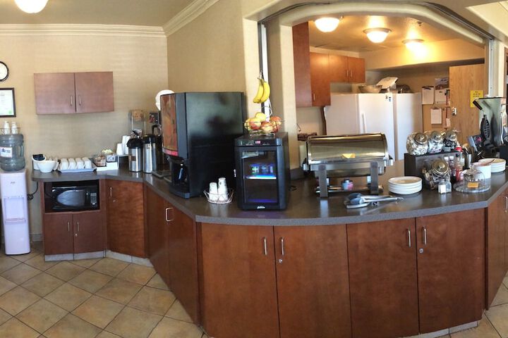 Breakfast/Coffee Service 28 of 28