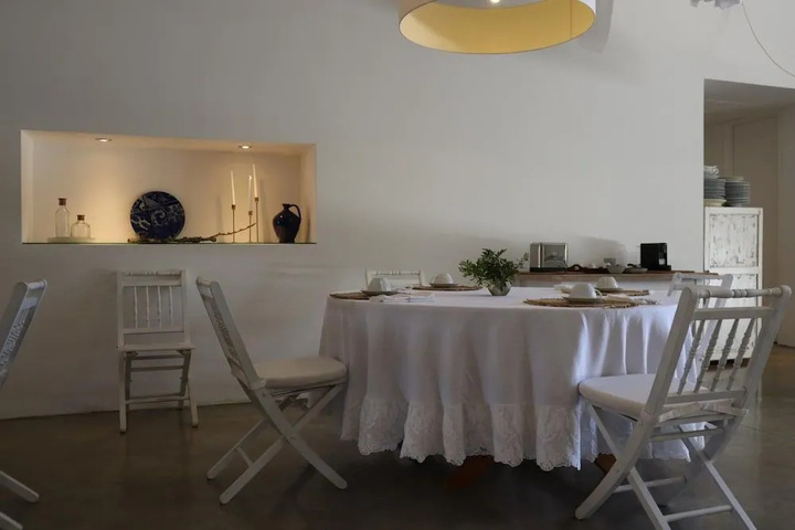 Dining 20 of 24