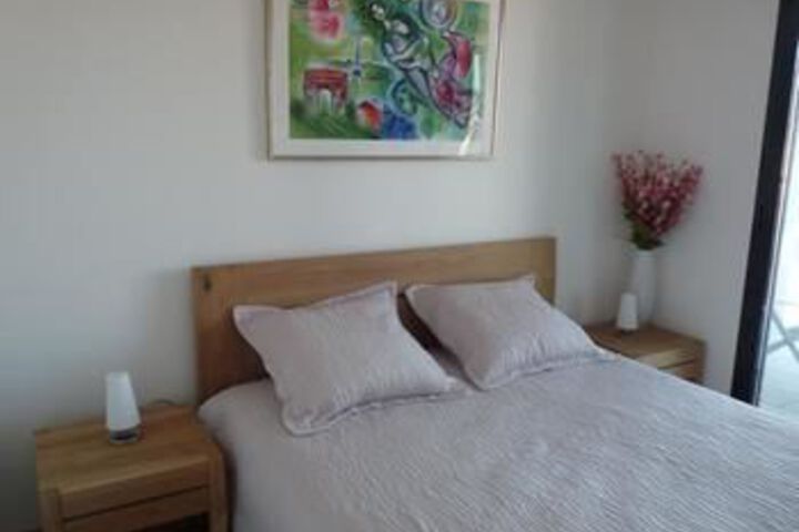 Room 10 of 32