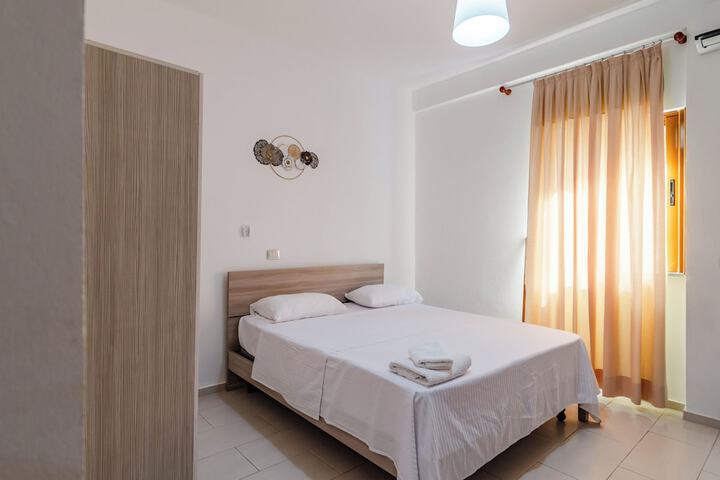 Room 9 of 25