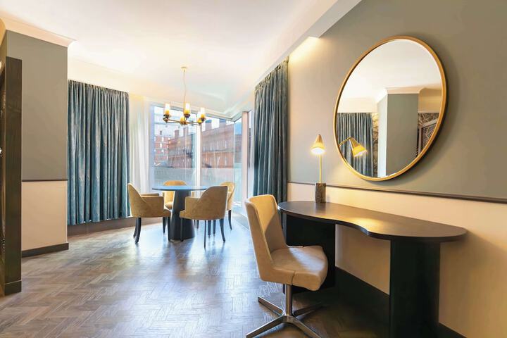 Room 21 of 83