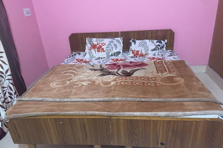 Room 8 of 12
