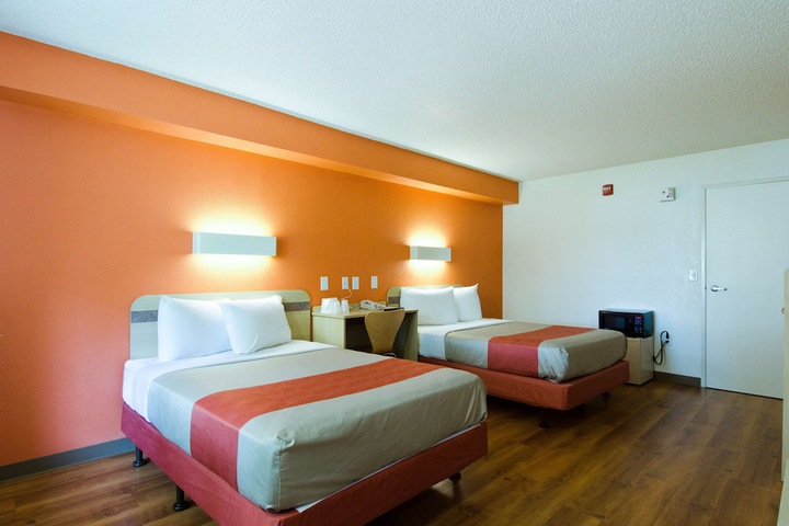 2 Double Beds (1 of 12)