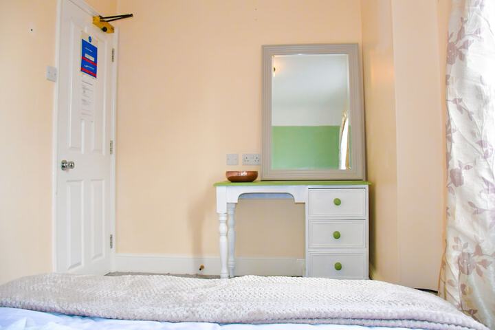 Room 4 of 51