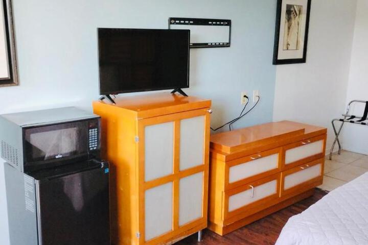 1 King Bed (2 of 5)