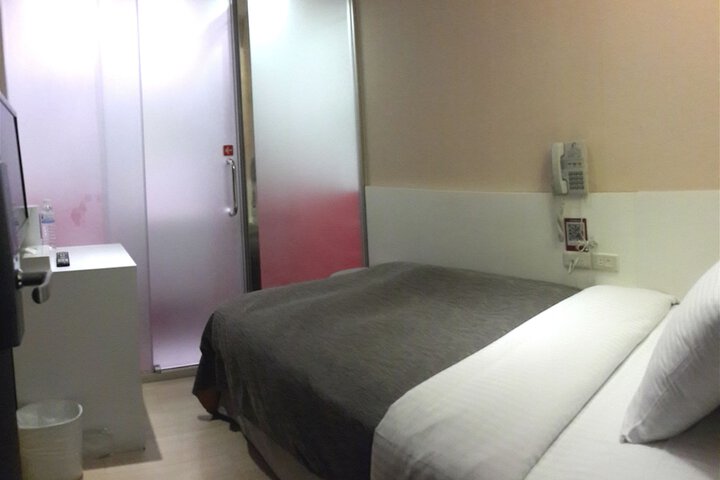 Room 14 of 51