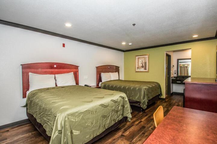 Standard King or Queen Bed (2 of 6)