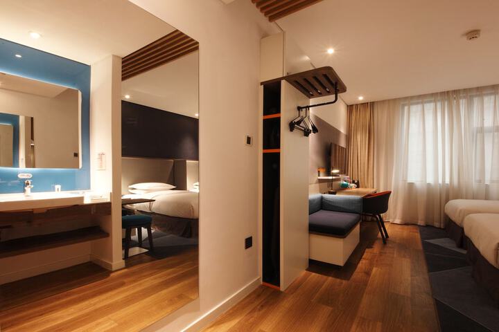 Room 3 of 56