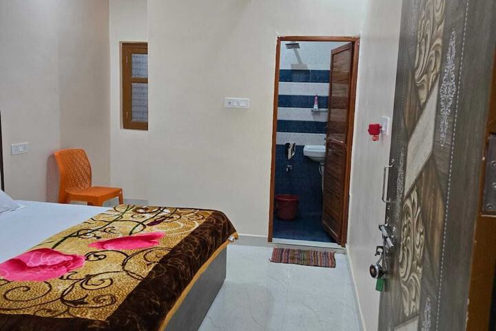 Room 5 of 37