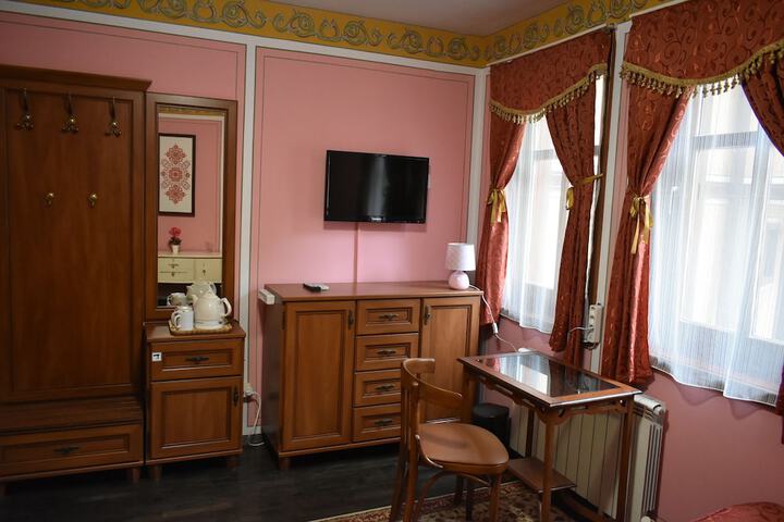 Room 9 of 47