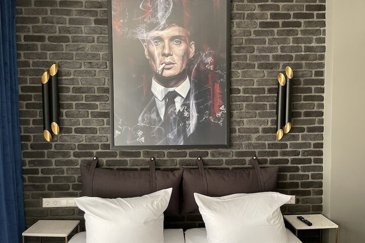 Room 7 of 63