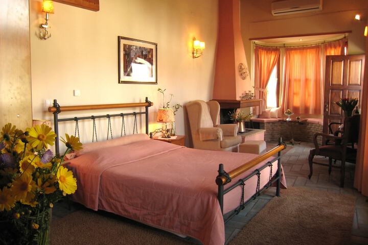 Room 4 of 63
