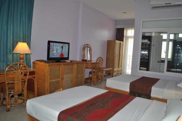 Room 17 of 77
