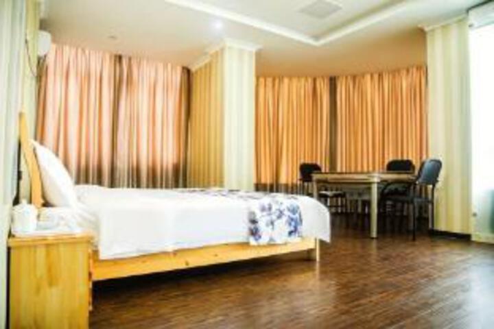 Room 4 of 6