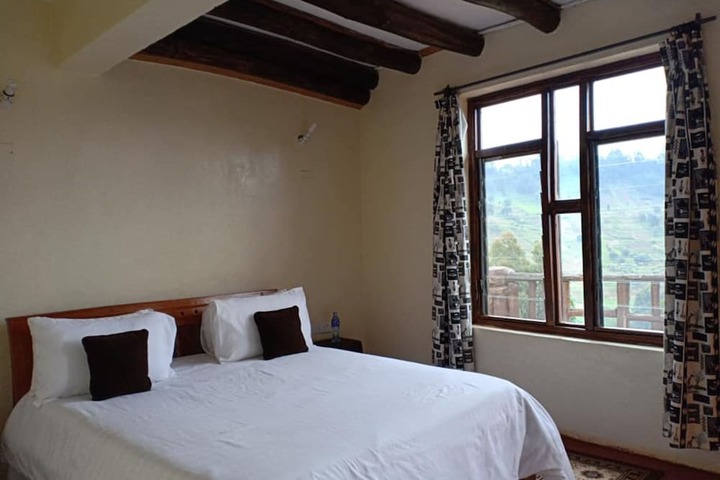 Room 4 of 12