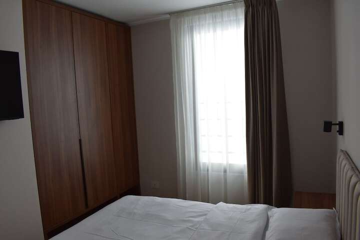 Room 9 of 36