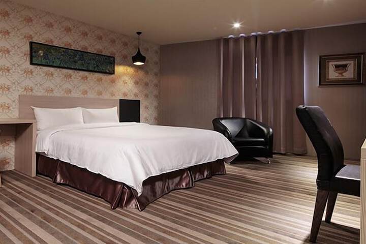 Room 9 of 38