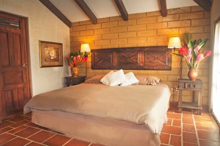 Room 2 of 9