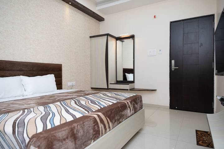 Room 12 of 21