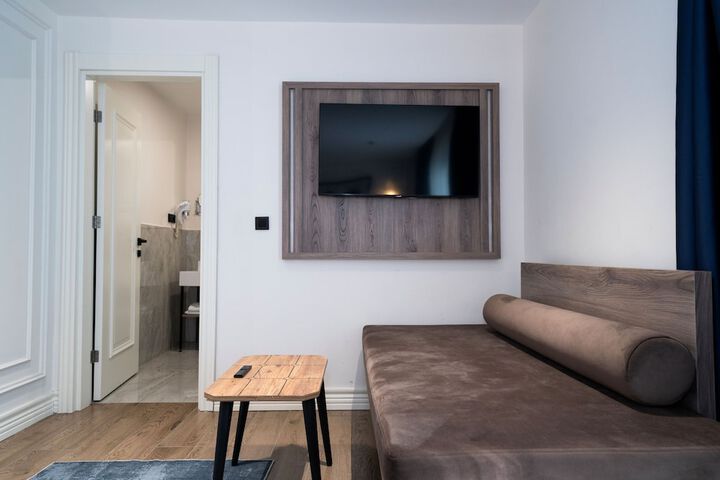 Room 72 of 127