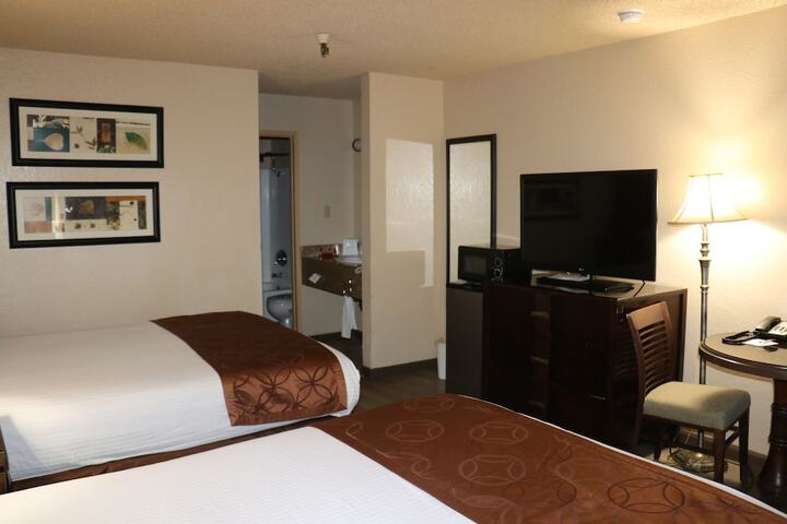 Room 6 of 16