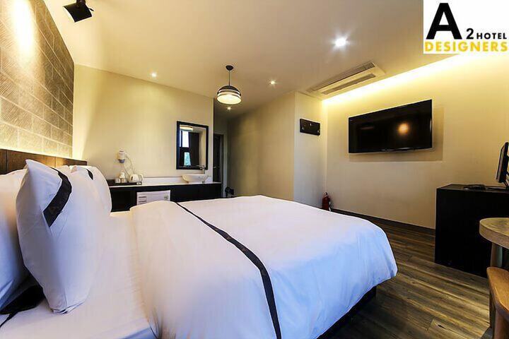 Room 37 of 43