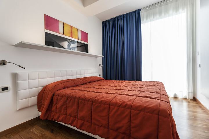 Room 9 of 34