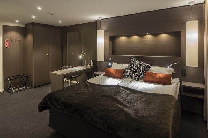 Room 4 of 37