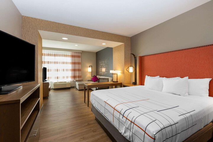 1 King Bed (9 of 13)