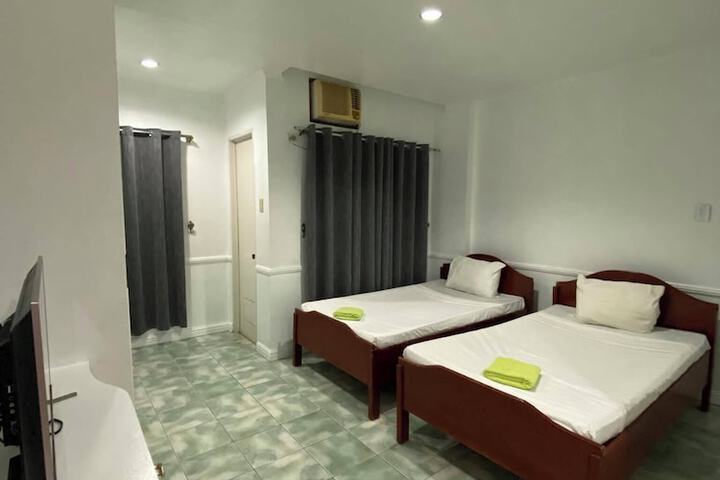 Room 13 of 22