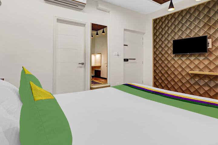 Room 10 of 26