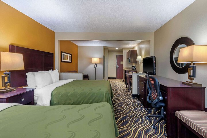 Suite 2 Queen Beds (3 of 26)
