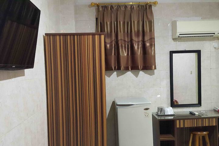 Room 6 of 17