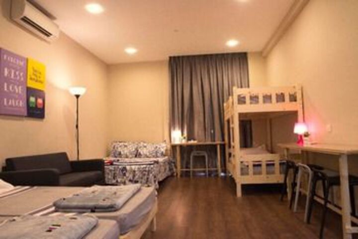Room 2 of 10