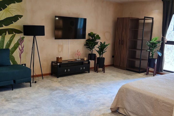 Room 4 of 23